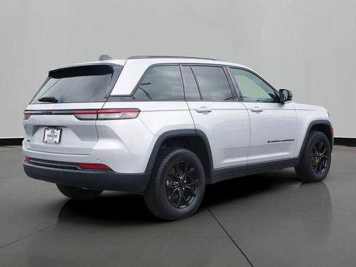 2024 Jeep Grand Cherokee Laredo