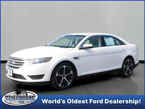 White 2015 Ford Taurus SEL
