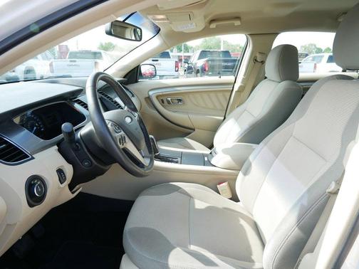 White 2015 Ford Taurus SEL
