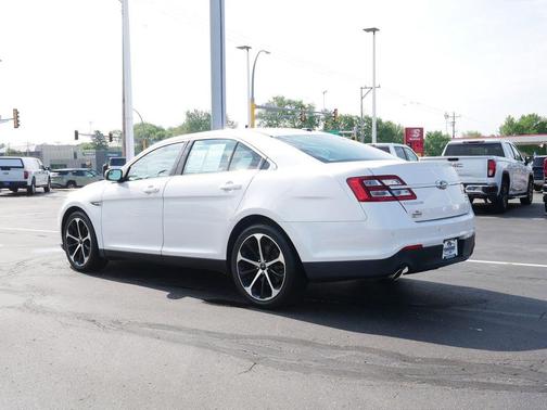 White 2015 Ford Taurus SEL