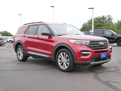 Rapid Red Metallic Tinted Clearcoat 2022 Ford Explorer XLT