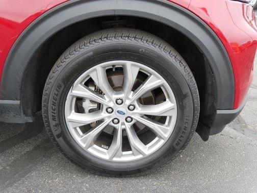 Rapid Red Metallic Tinted Clearcoat 2022 Ford Explorer XLT