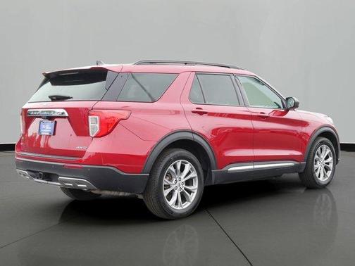 Rapid Red Metallic Tinted Clearcoat 2022 Ford Explorer XLT