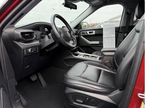 Rapid Red Metallic Tinted Clearcoat 2022 Ford Explorer XLT
