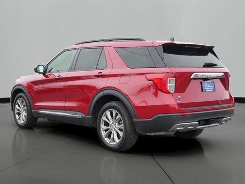 Rapid Red Metallic Tinted Clearcoat 2022 Ford Explorer XLT