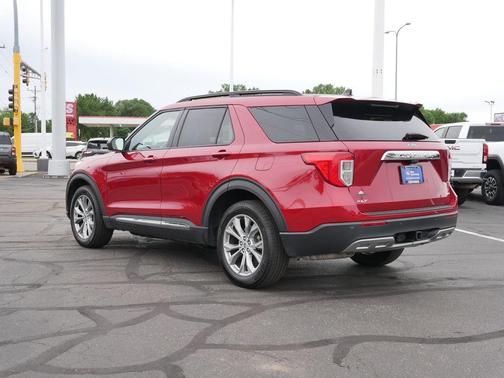 Rapid Red Metallic Tinted Clearcoat 2022 Ford Explorer XLT