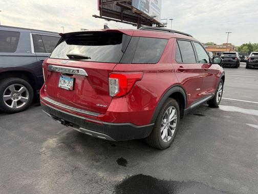 Rapid Red Metallic Tinted Clearcoat 2022 Ford Explorer XLT