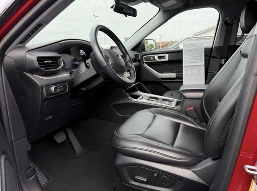 Rapid Red Metallic Tinted Clearcoat 2022 Ford Explorer XLT