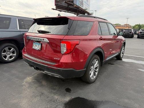 Rapid Red Metallic Tinted Clearcoat 2022 Ford Explorer XLT
