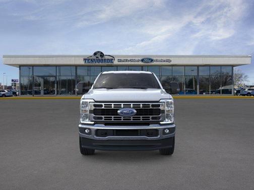 Oxford White 2026 Ford F-250 XLT