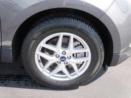 Gray Metallic 2022 Ford Edge SEL