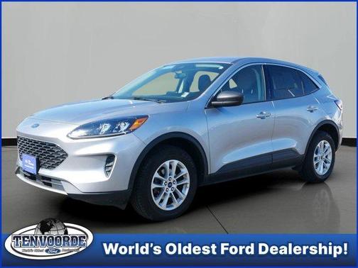 Iconic Silver Metallic 2022 Ford Escape SE