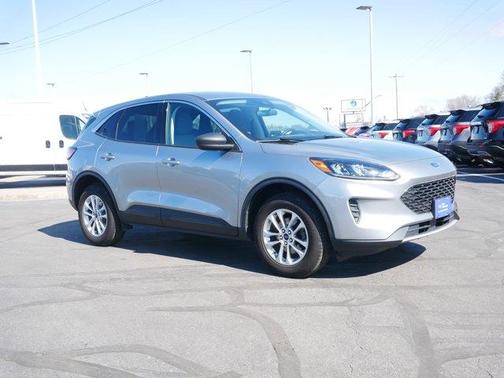 Iconic Silver Metallic 2022 Ford Escape SE