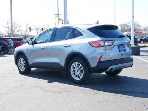 Iconic Silver Metallic 2022 Ford Escape SE