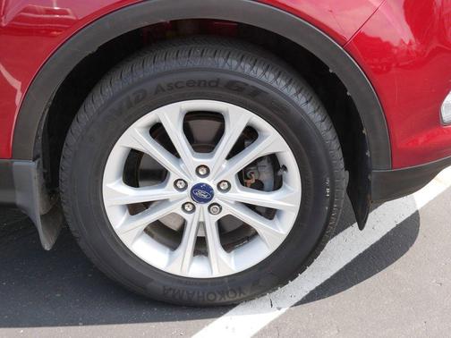 Red 2018 Ford Escape SE