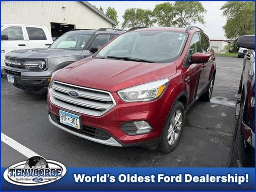 Red 2018 Ford Escape SE