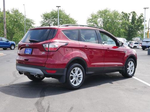 Red 2018 Ford Escape SE