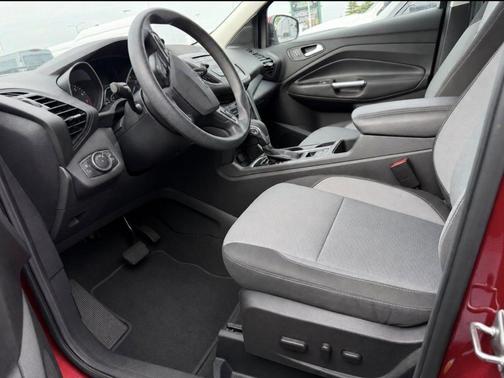 Red 2018 Ford Escape SE