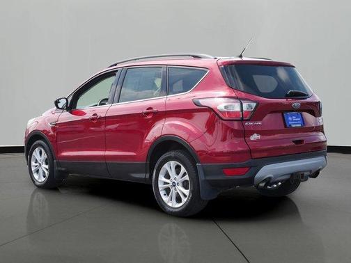 Red 2018 Ford Escape SE