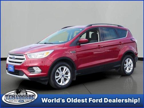 Red 2018 Ford Escape SE