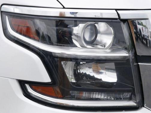 Iridescent Pearl Tricoat 2018 Chevrolet Suburban Premier