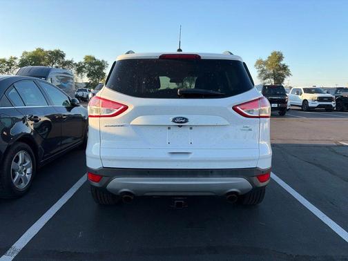 Oxford White 2016 Ford Escape SE