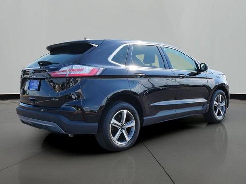 Black Metallic 2023 Ford Edge SEL