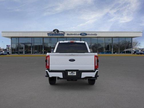 Oxford White 2026 Ford F-350 Lariat Super Duty