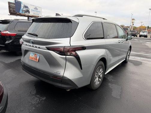 2024 Toyota Sienna XLE