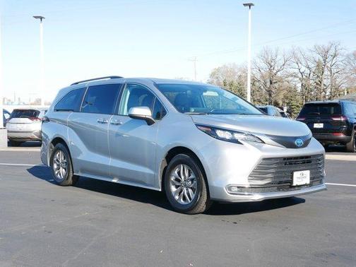 2024 Toyota Sienna XLE