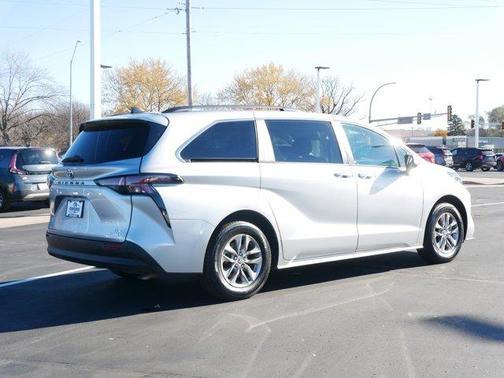 2024 Toyota Sienna XLE