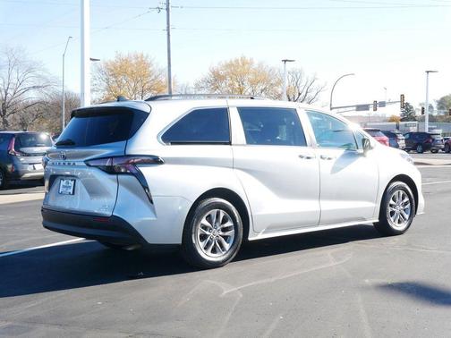 2024 Toyota Sienna XLE