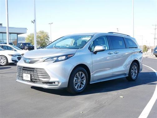 2024 Toyota Sienna XLE