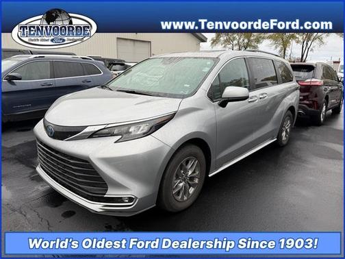 2024 Toyota Sienna XLE