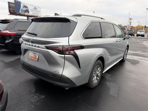 2024 Toyota Sienna XLE