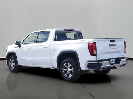 Summit White 2023 GMC Sierra 1500 SLE