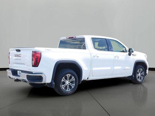 Summit White 2023 GMC Sierra 1500 SLE