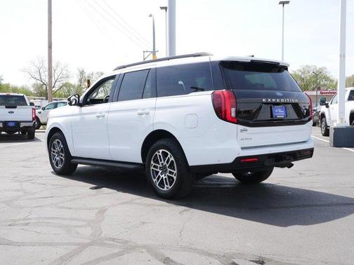 Oxford White 2025 Ford Expedition Active
