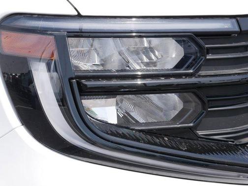 Oxford White 2025 Ford Expedition Active