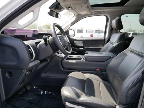 Oxford White 2025 Ford Expedition Active
