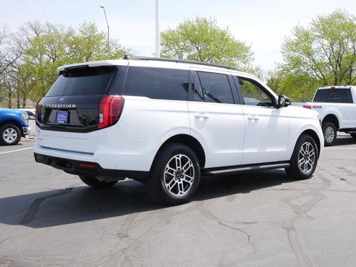 Oxford White 2025 Ford Expedition Active