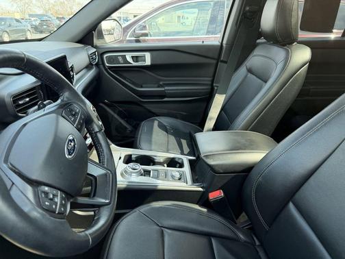 White Metallic 2020 Ford Explorer XLT