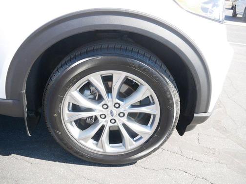 White Metallic 2020 Ford Explorer XLT