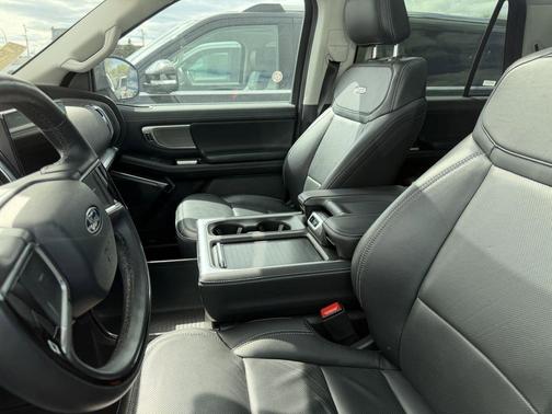 Oxford White 2025 Ford Expedition Max Platinum