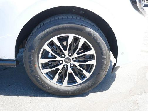Oxford White 2025 Ford Expedition Max Platinum