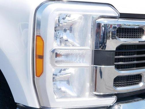 Oxford White 2023 Ford F-350 XLT