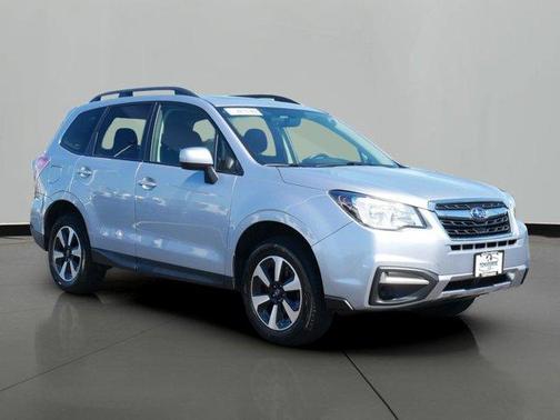 Ice Silver Metallic 2017 Subaru Forester 2.5i Premium