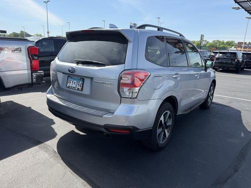 Ice Silver Metallic 2017 Subaru Forester 2.5i Premium