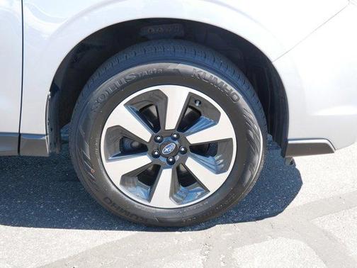 Ice Silver Metallic 2017 Subaru Forester 2.5i Premium
