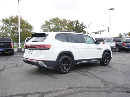 Pure White 2024 Volkswagen Atlas 2.0T Peak Edition SE w/Technology